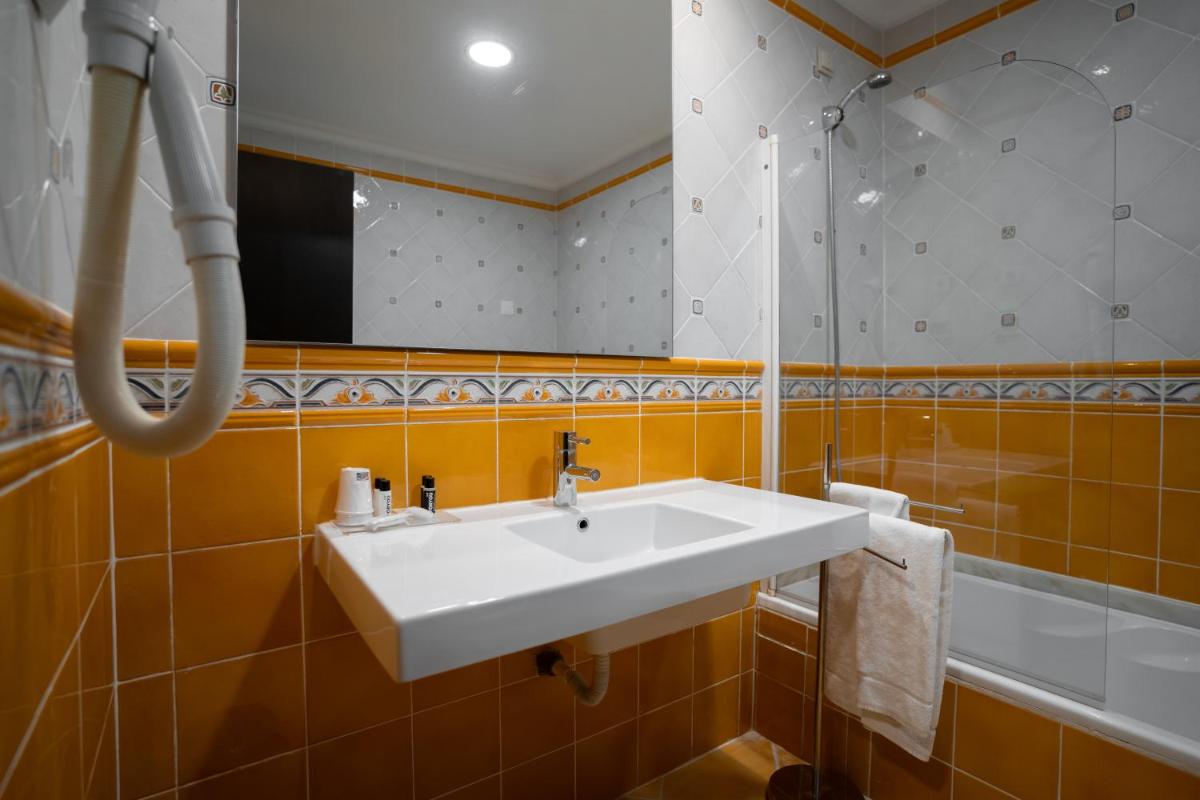 Uma casa de banho em Alambique - Hotel Resort & Spa