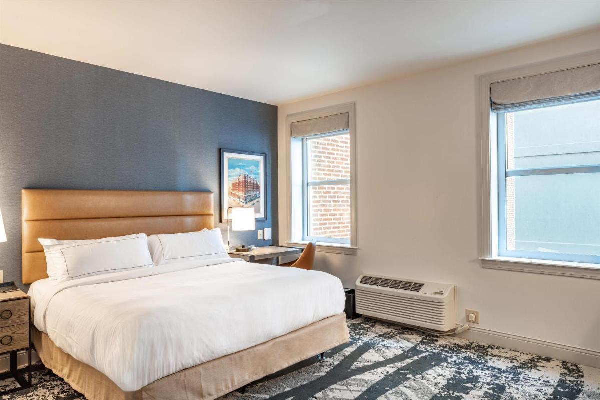The Yorktowne Hotel, Tapestry Collection by Hilton - Housity