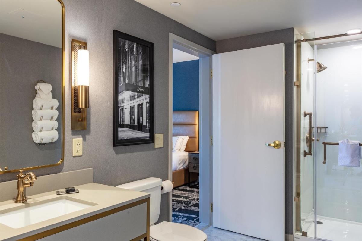 The Yorktowne Hotel, Tapestry Collection by Hilton - Housity