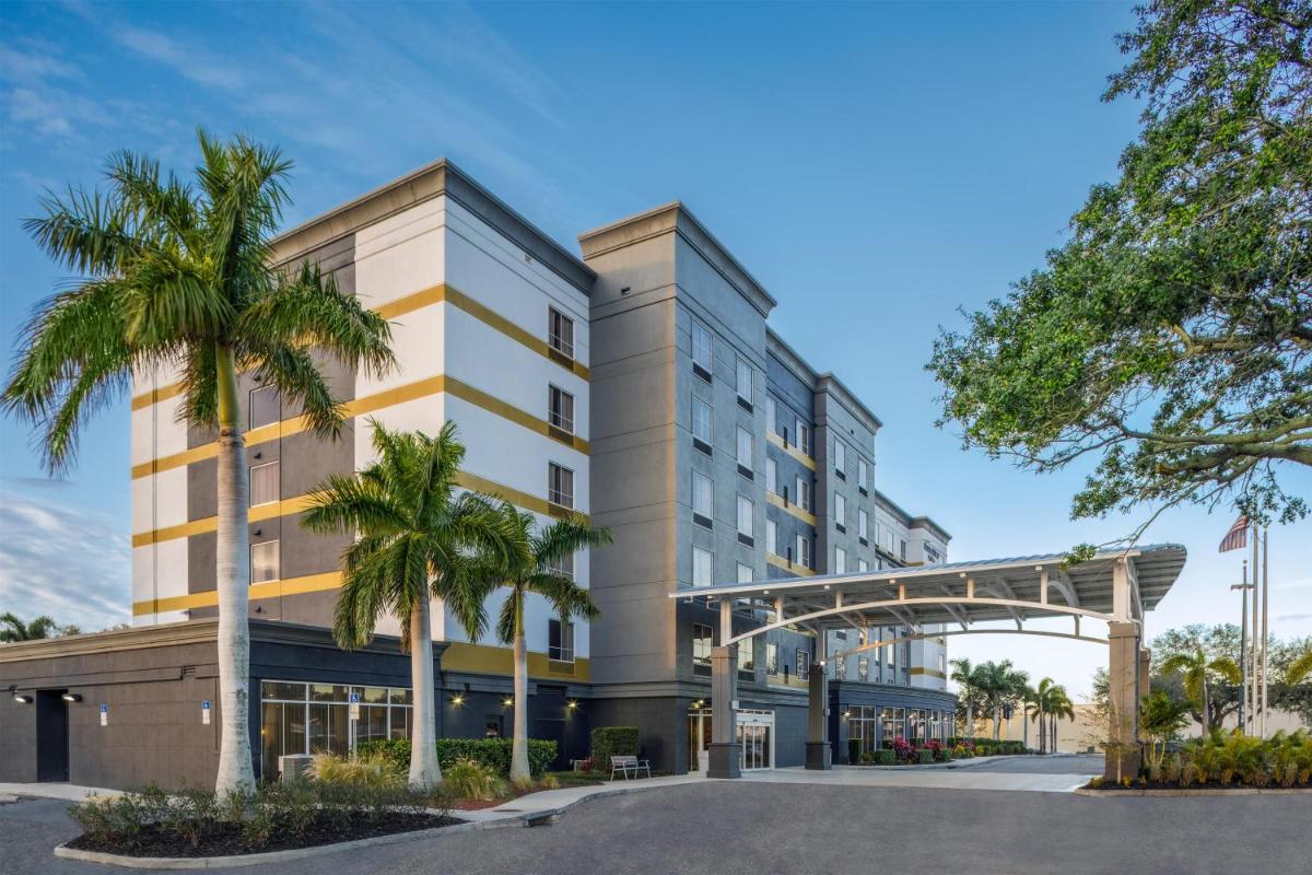 DoubleTree by Hilton Sarasota Bradenton Airport - Housity