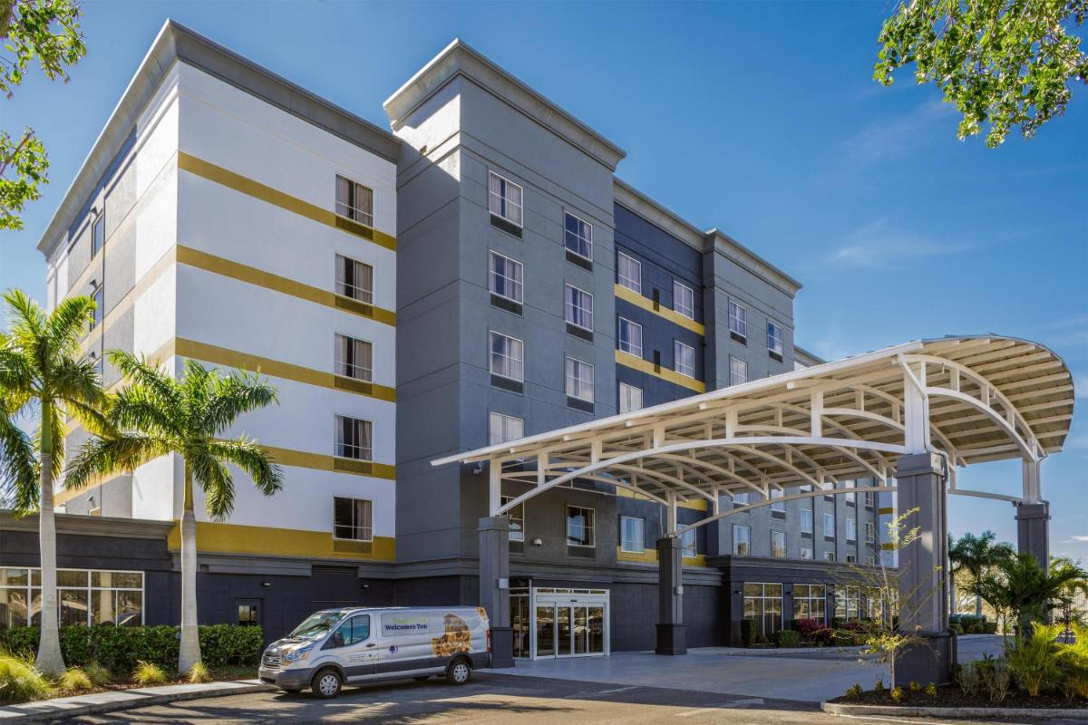 DoubleTree by Hilton Sarasota Bradenton Airport - Housity