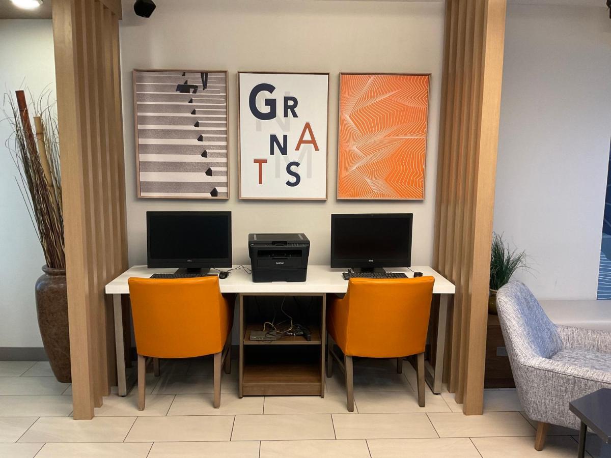 Holiday Inn Express Hotels Grants - Milan by IHG - Housity