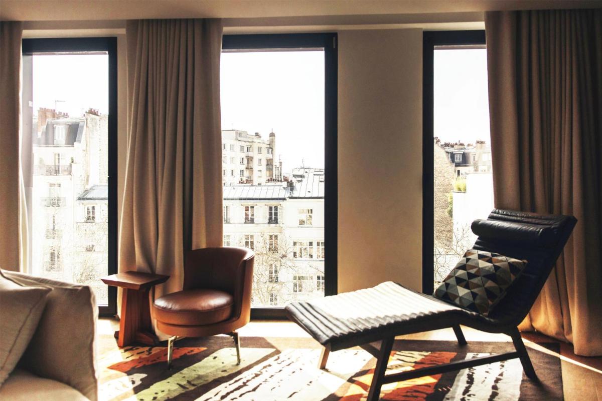 Coin salon dans l'établissement Hotel SAX Paris, LXR Hotels & Resorts