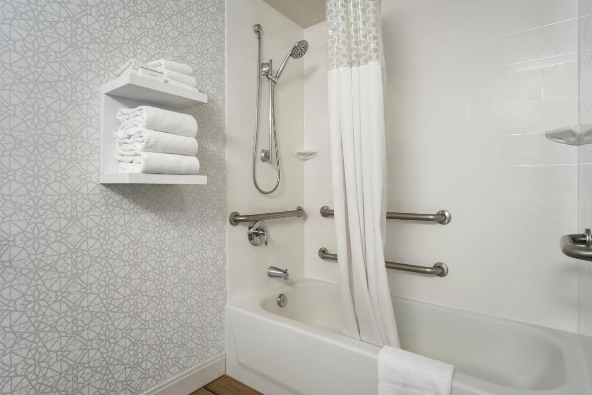 Hampton Inn Phoenix-Chandler - Housity