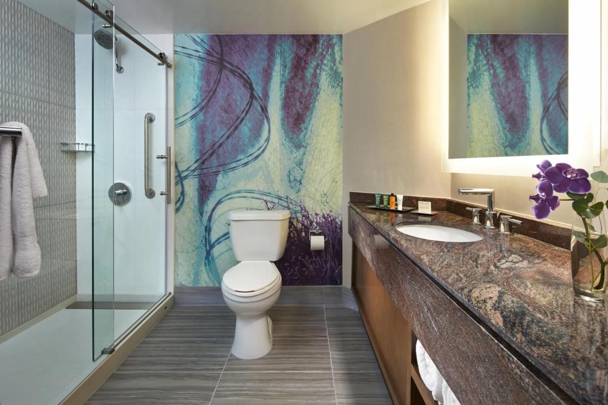 Hilton Long Beach Hotel - Housity