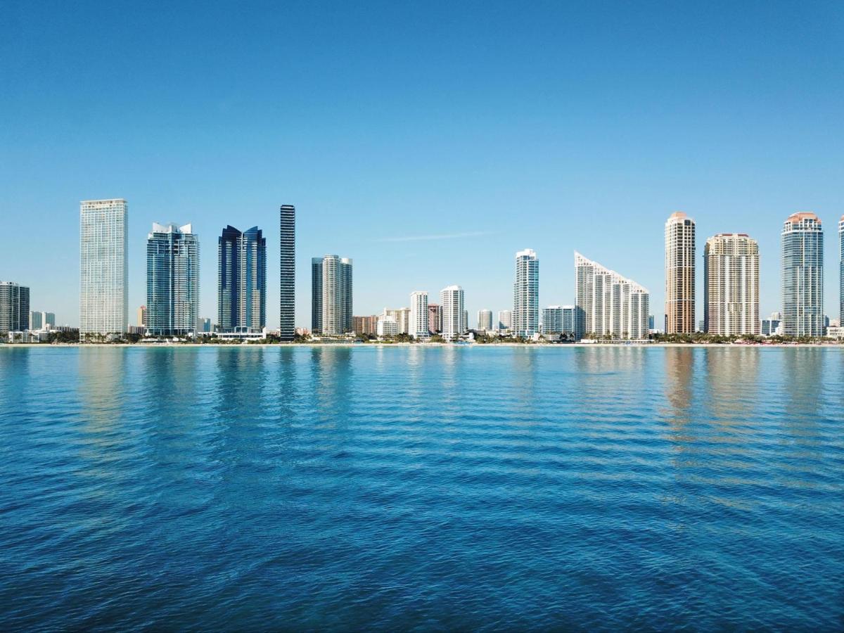 DoubleTree by Hilton Ocean Point Resort - North Miami Beach - Housity