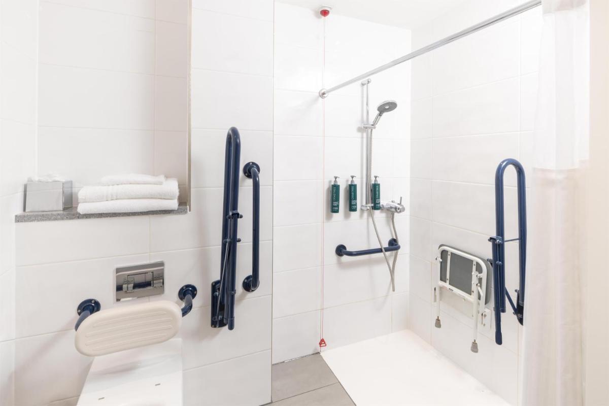 Hilton Northampton Hotel - Housity