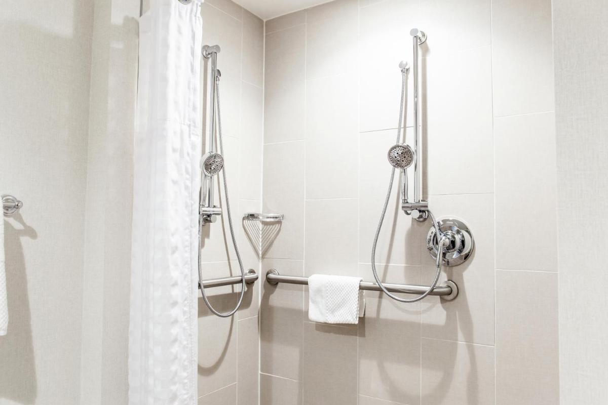 Doubletree by Hilton Pleasant Prairie Kenosha, WI - Housity