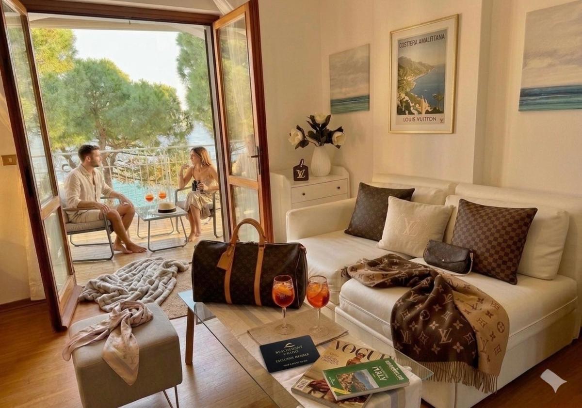 BeachfrontGrado Seaview Apartment & Parking Costa Azzurra - Housity