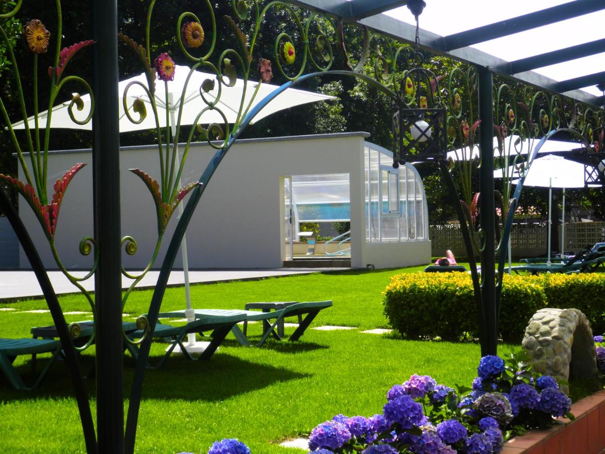 Jardín al aire libre en Hotel Balneario De Alceda