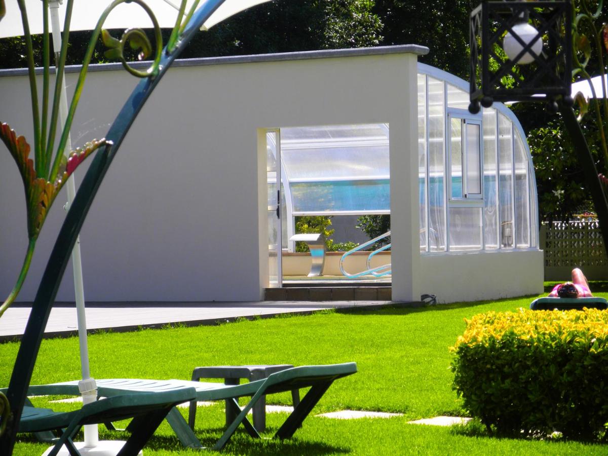 Jardín al aire libre en Hotel Balneario De Alceda