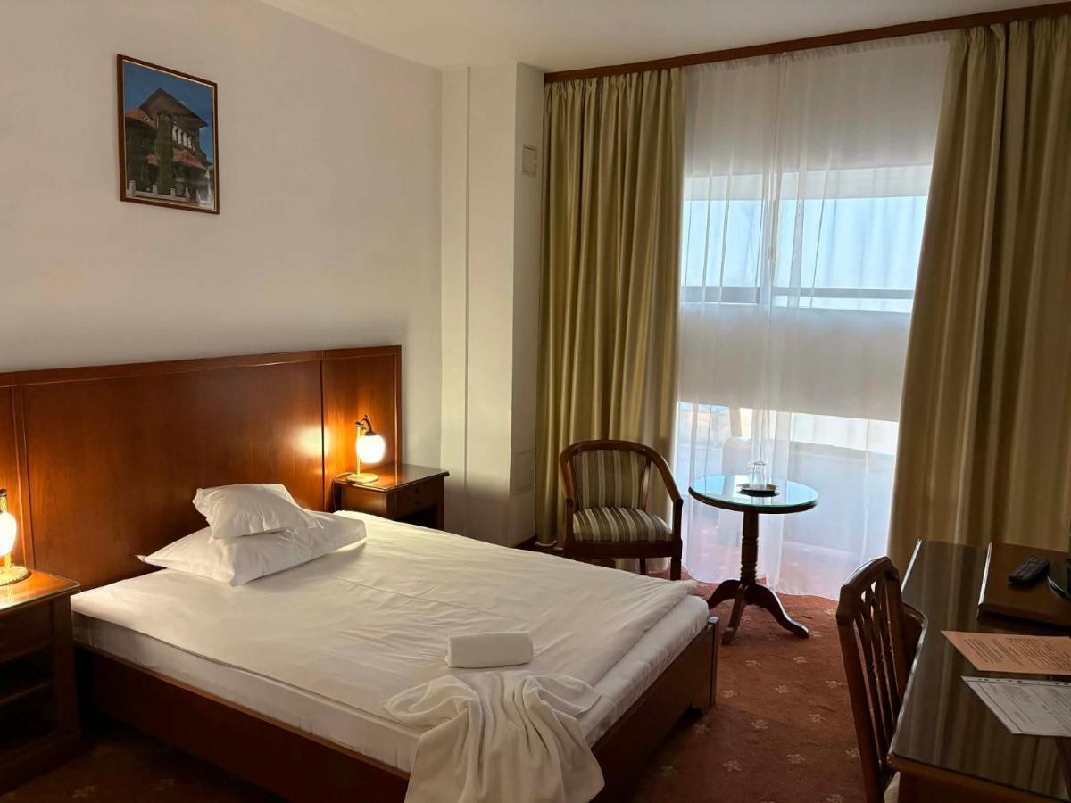 Hotel Emma West - Hizvo