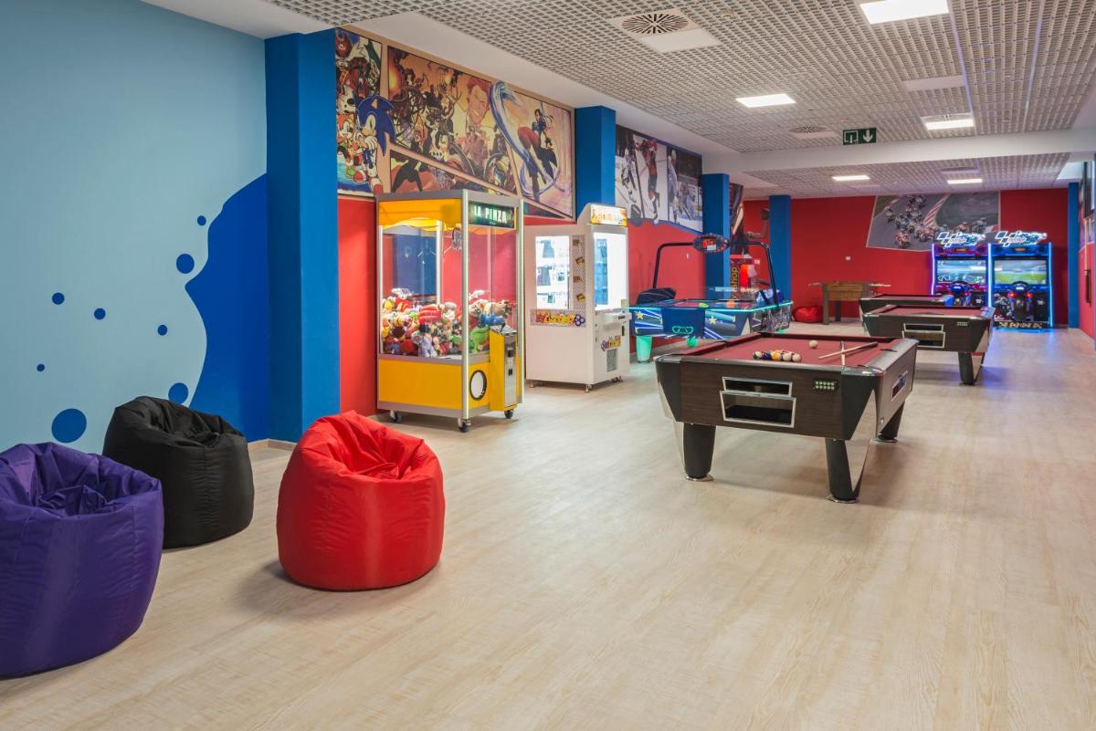 Sala de juegos en Elba Lanzarote Royal Village Resort