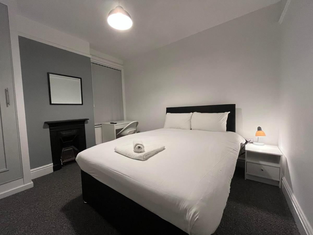 Rowden Street 7 Bed Contractor House in Shotton by Rework Accommodation - Housity
