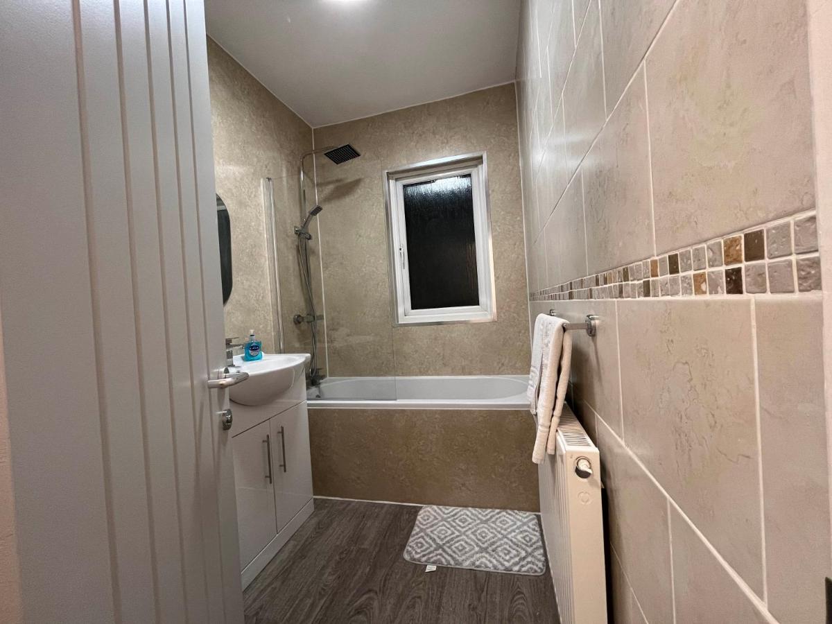 Rowden Street 7 Bed Contractor House in Shotton by Rework Accommodation - Housity