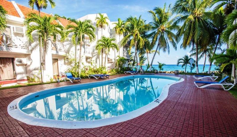 Idyllic Beachfront Condo - Housity