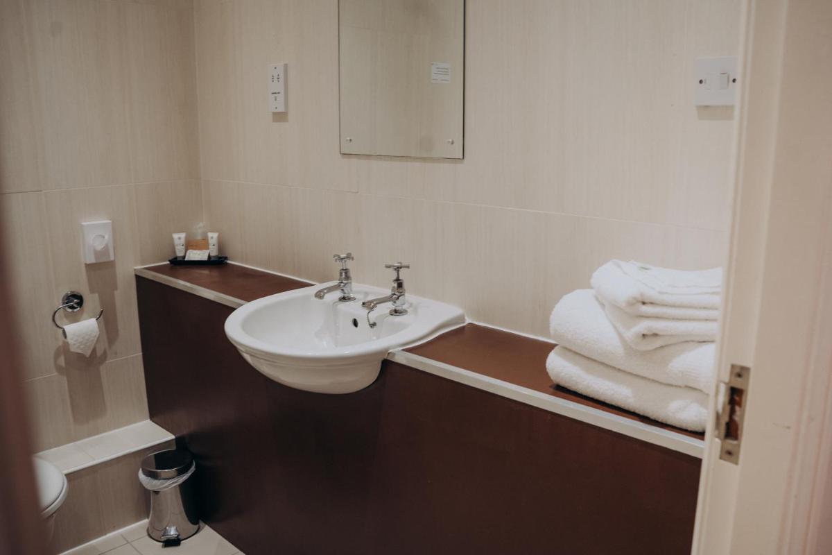 Cave Castle Hotel - Housity