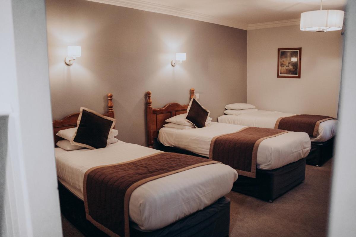 Cave Castle Hotel - Housity