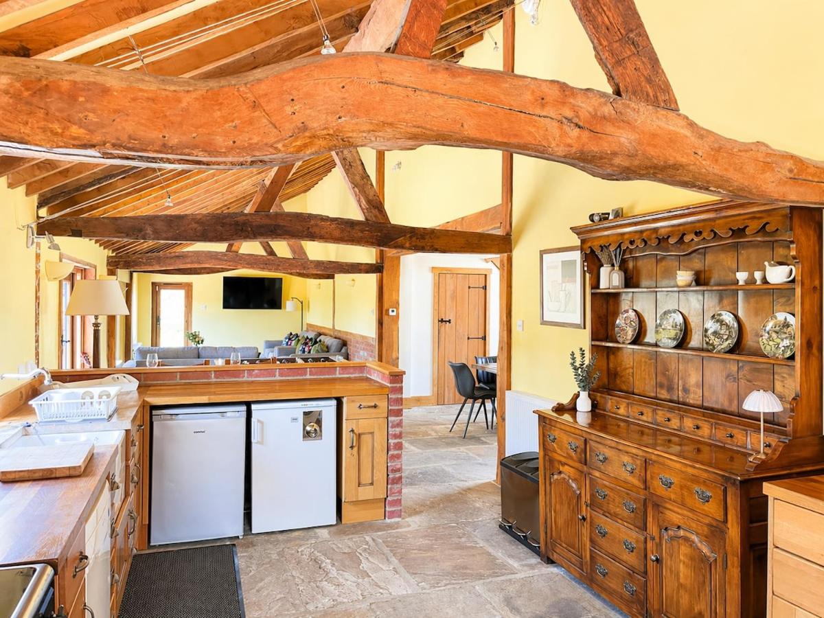 Coft Hall Barn - English Countryside Retreat - Housity