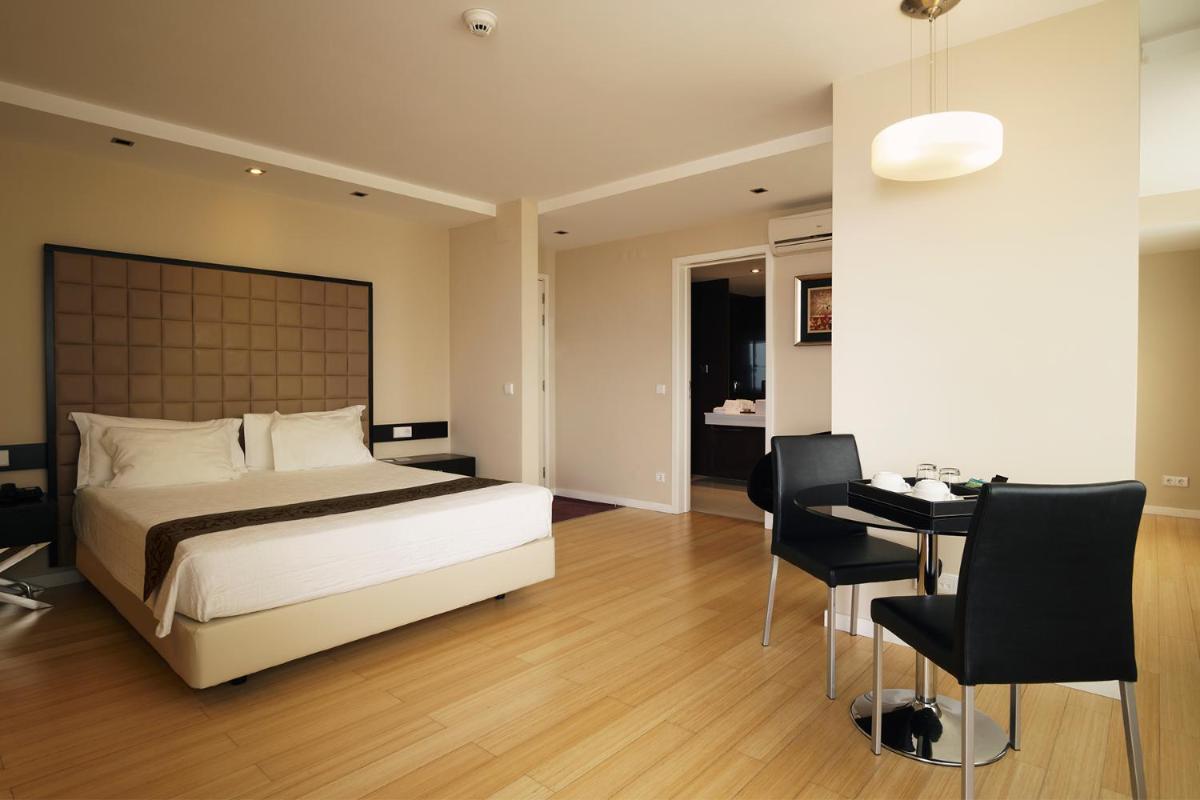 Uma área de estar em Sweet Atlantic Hotel & Spa
