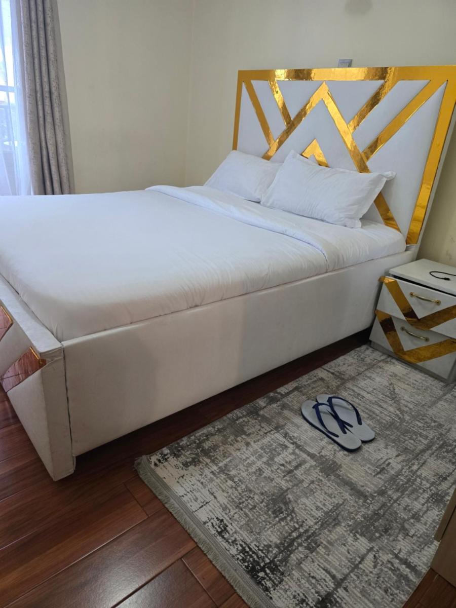 Kilimani superb one and half bedroom near YAYA CENTRE and eateries across the road with NETFLIX - Hizvo