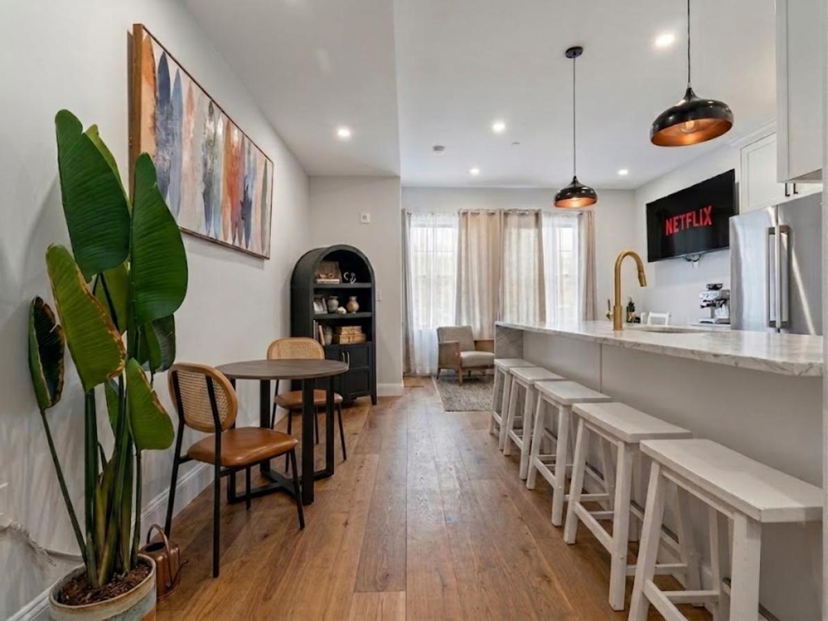 5BR 3BATH 6BEDS Boston Home - Hizvo