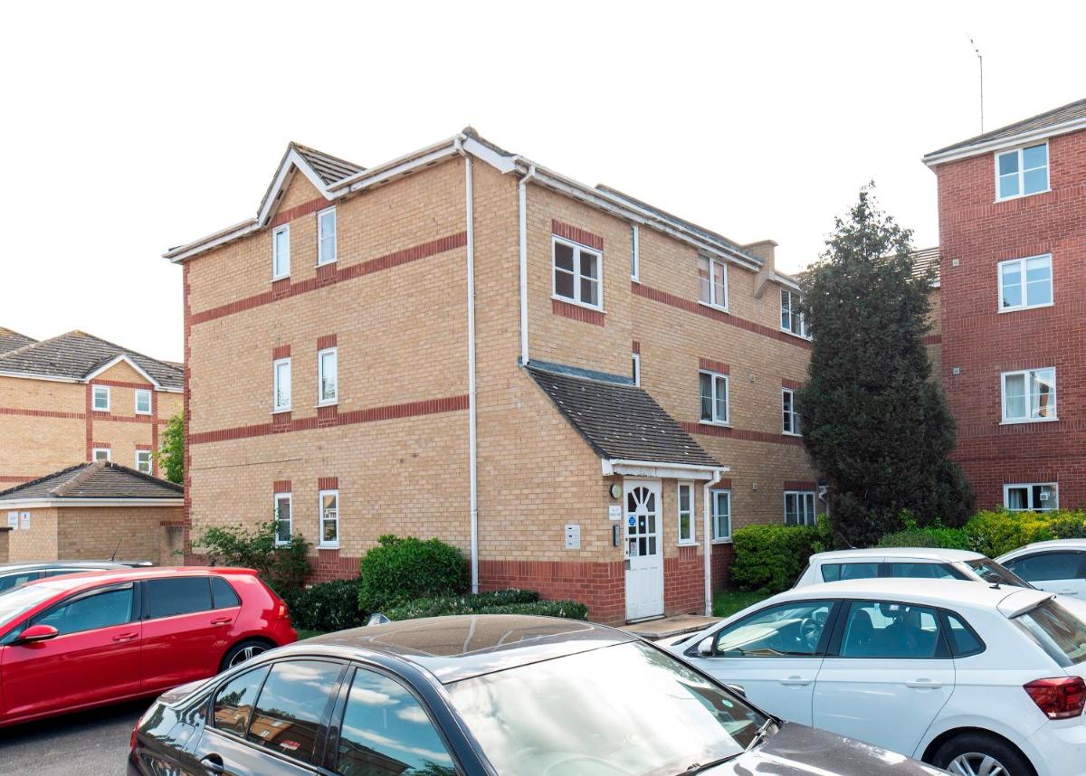 Modern 2-Bed Apartment Near Kingston - Pass the Keys - Housity