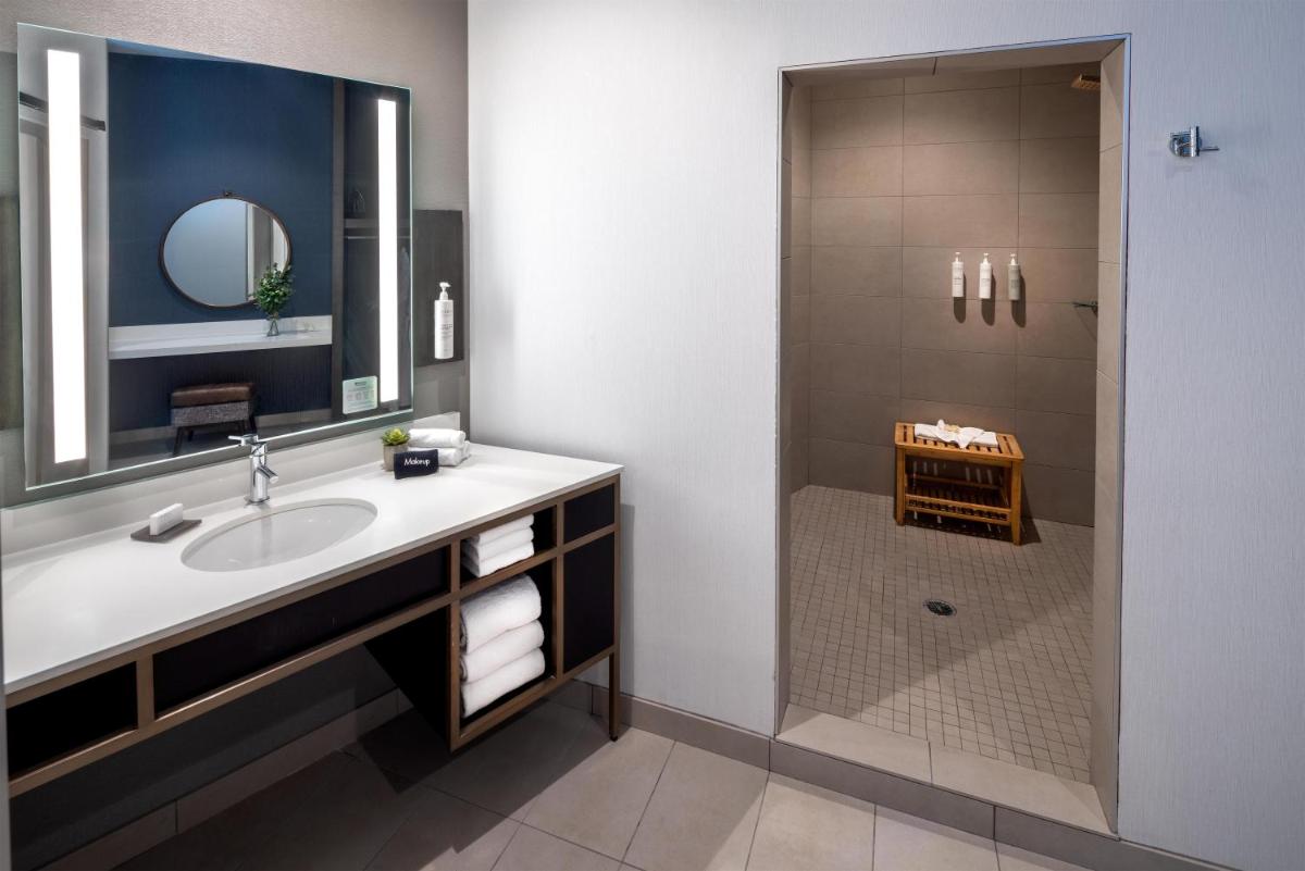 Hilton Garden Inn Redmond WA - Housity