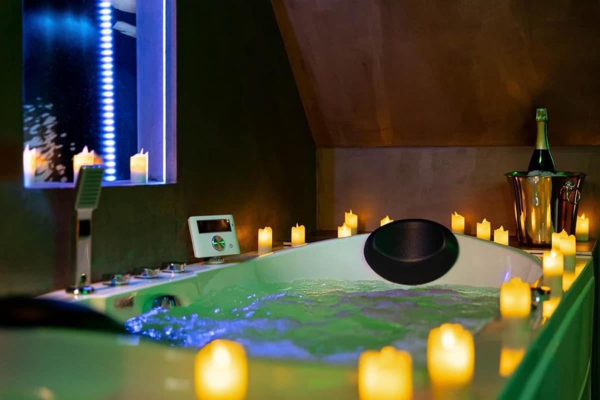 La Forêt Enchantée - Chambre à thème Love Room Jacuzzi - Évasion pour deux - Housity