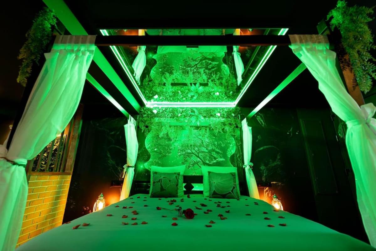 La Forêt Enchantée - Chambre à thème Love Room Jacuzzi - Évasion pour deux - Housity