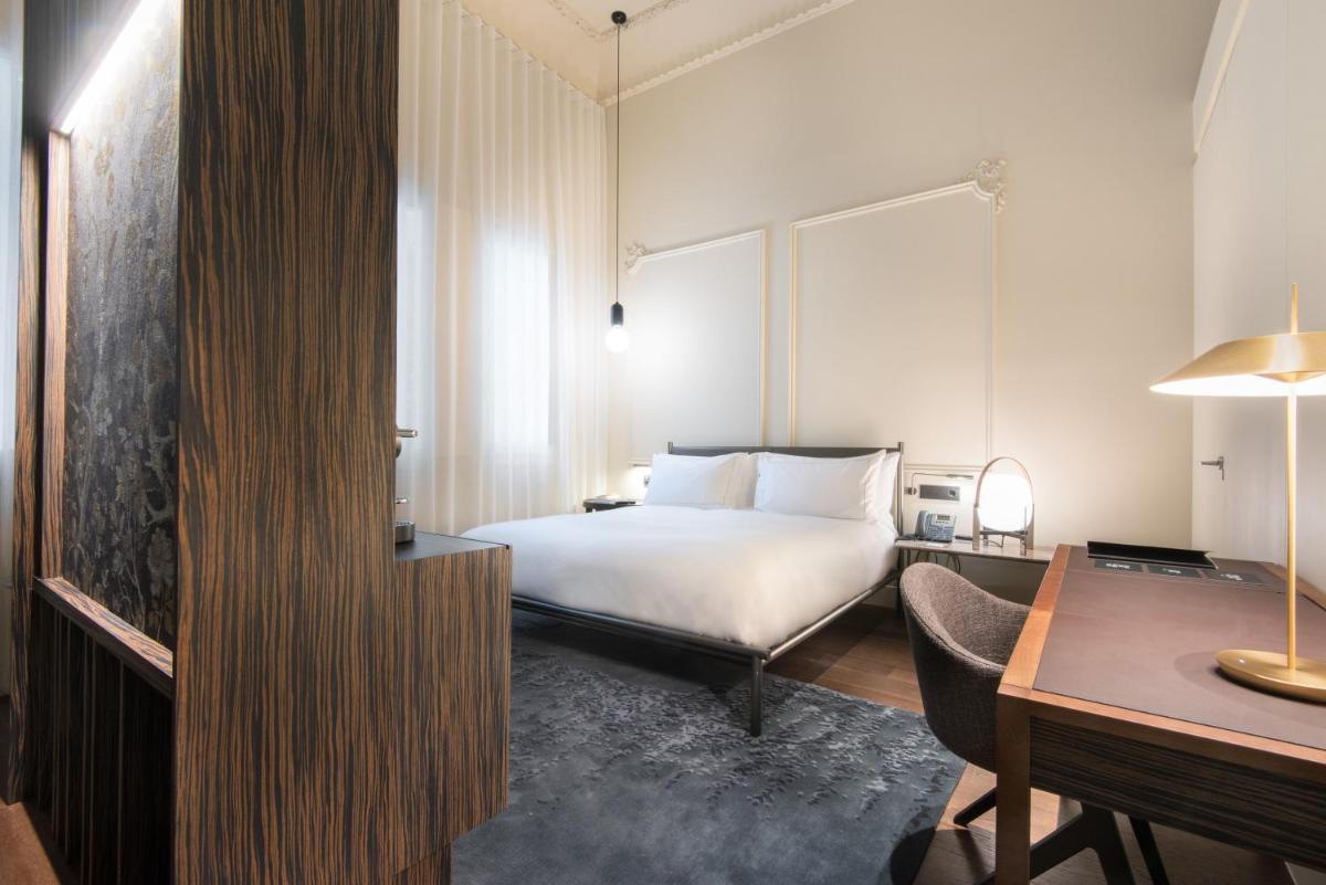 Cama o camas de una habitación en Hotel Mercer Sevilla 5 GL