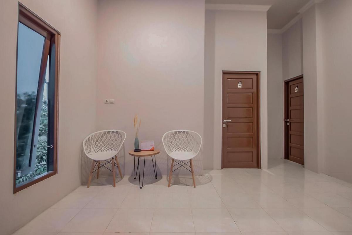 Krisan Guest House Syariah Mitra RedDoorz - Housity