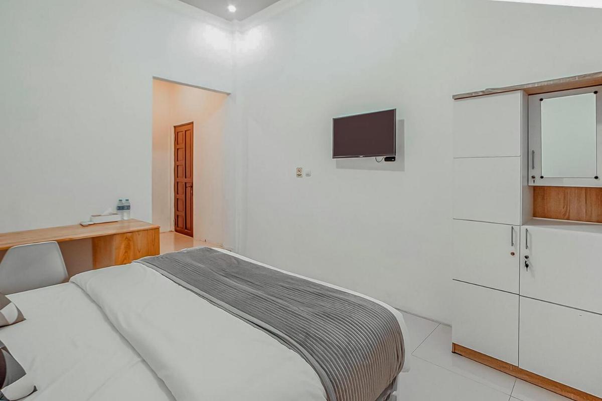 Krisan Guest House Syariah Mitra RedDoorz - Housity