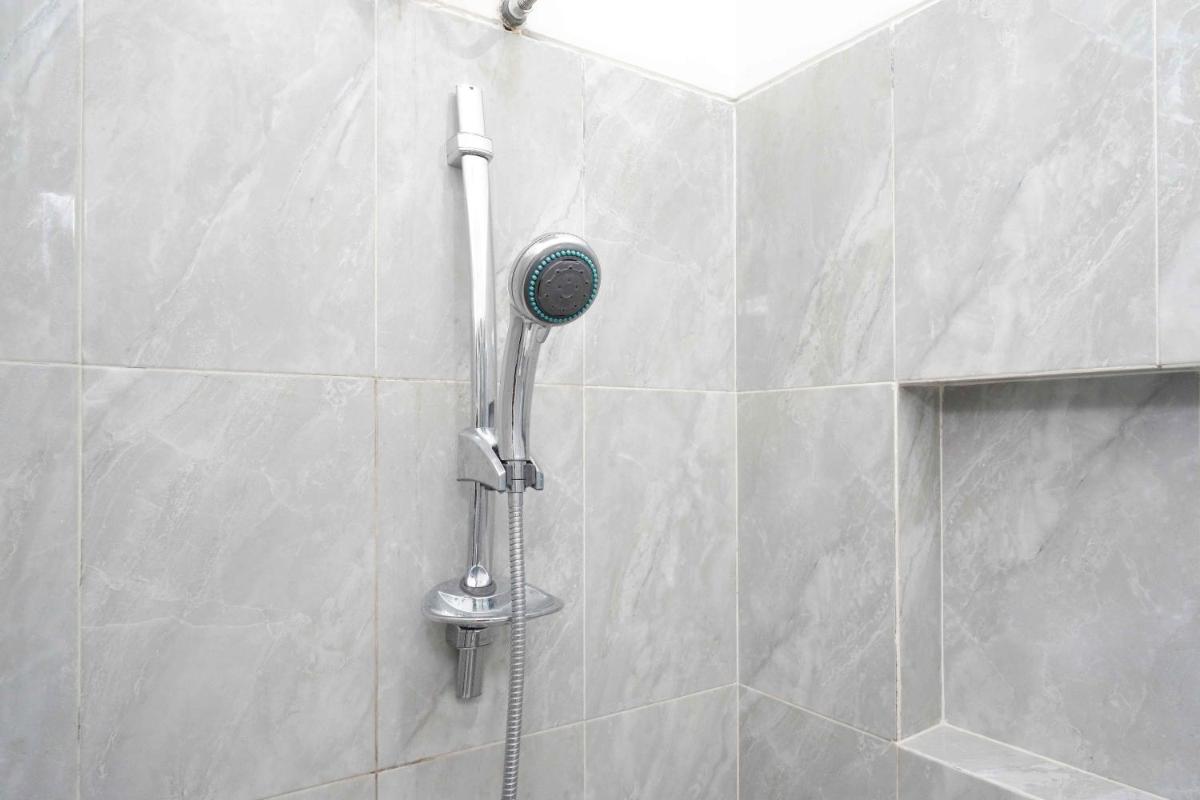 RedDoorz near Rita Super Mall Purwokerto - Housity