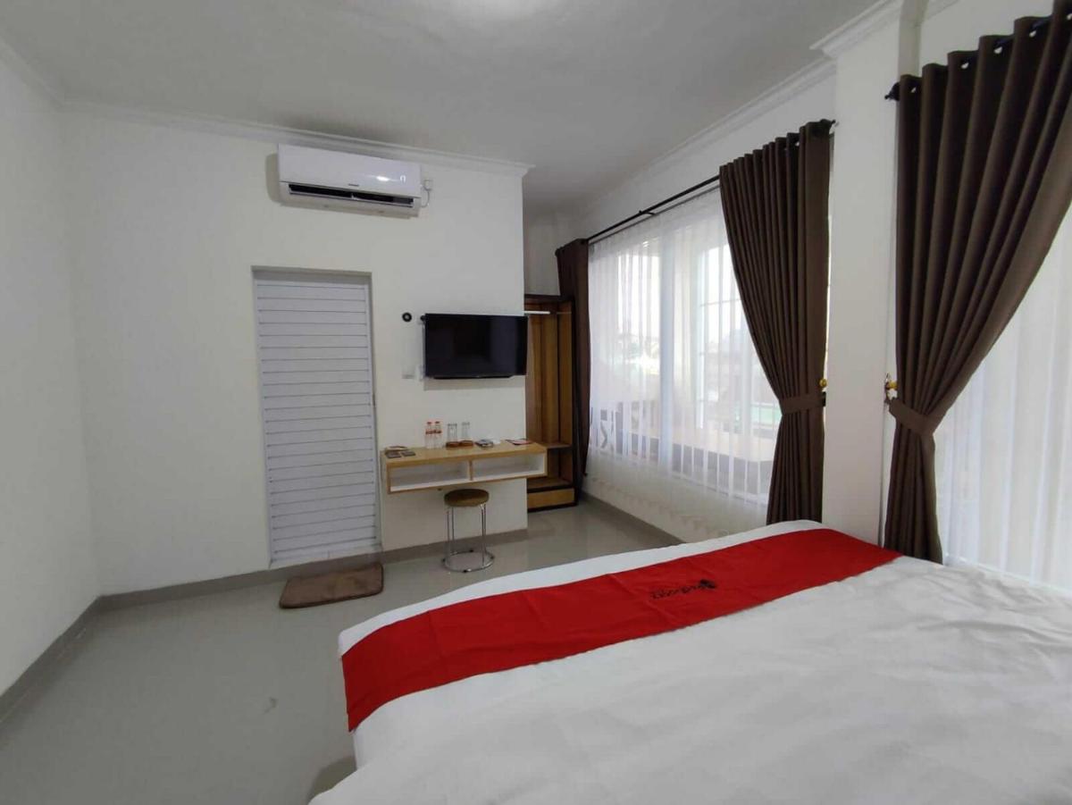 RedDoorz near Rita Super Mall Purwokerto - Housity
