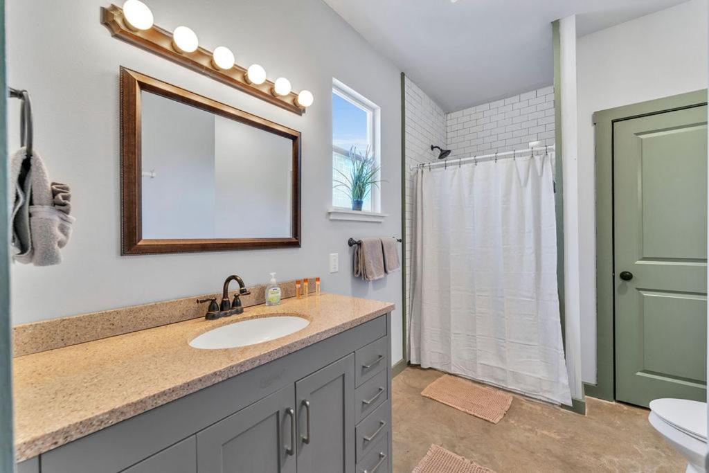East Side Bluebonnet - Housity