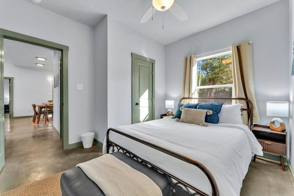 East Side Bluebonnet - Housity