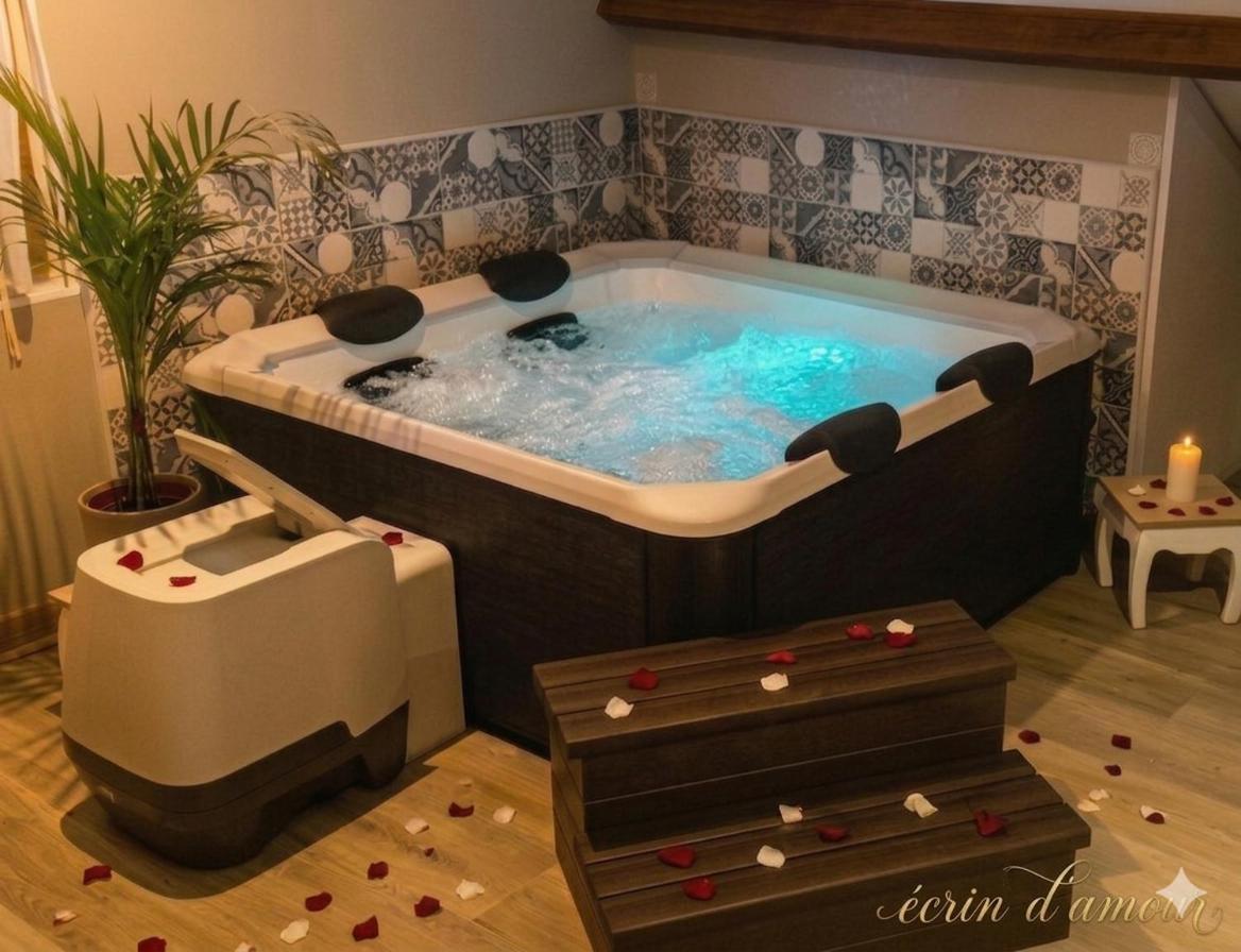 Ecrin d' Amour suite romantique avec Jacuzzi - Housity