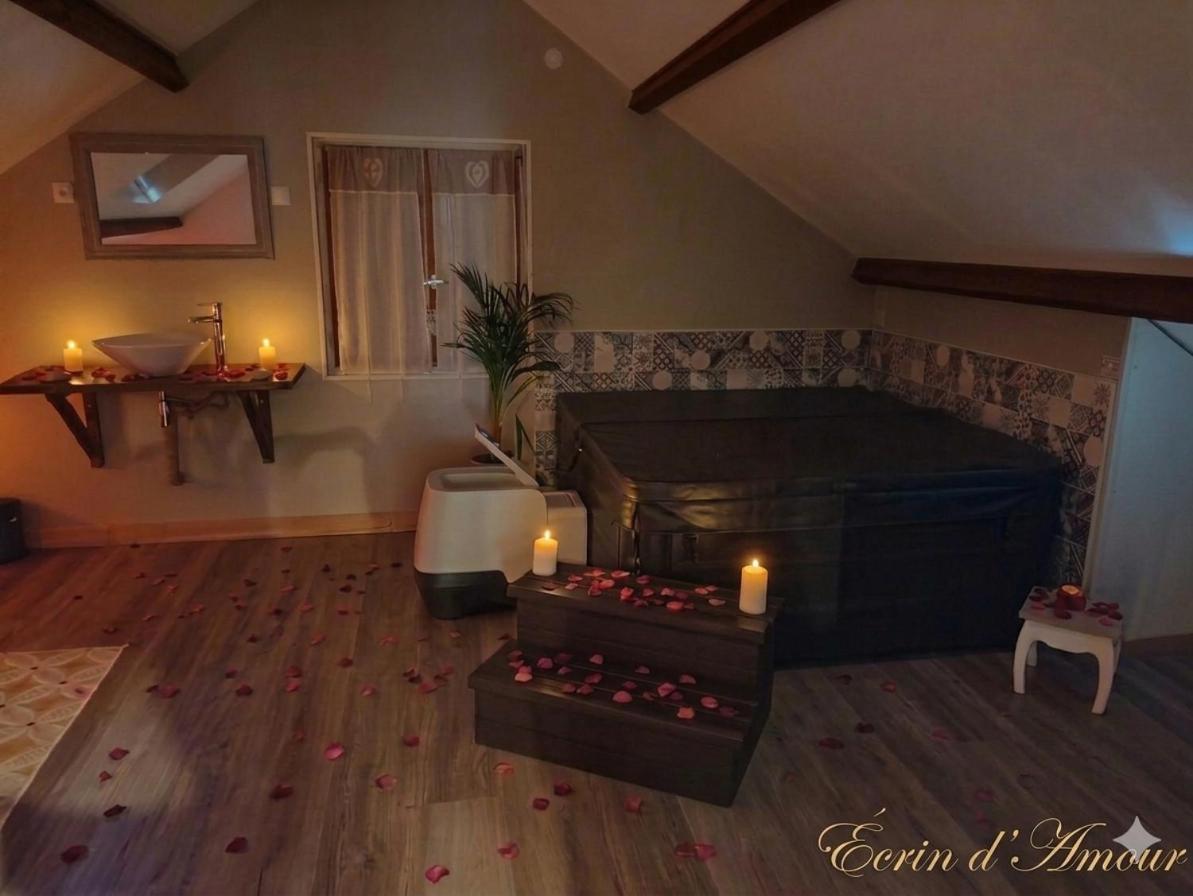 Ecrin d' Amour suite romantique avec Jacuzzi - Housity