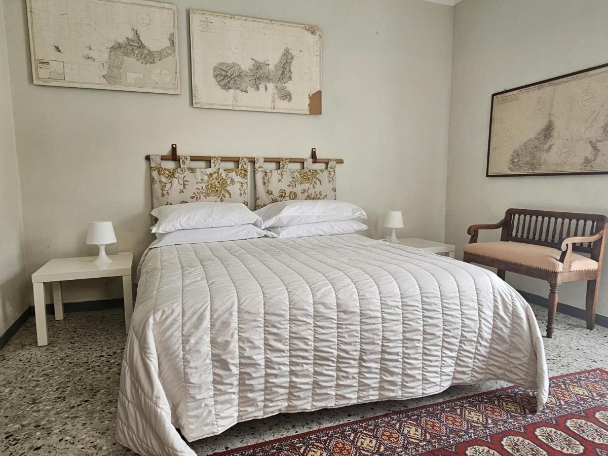Casa Righetti Liguria, Three indipendent apartments in a 1924 family home with garden, stay together, live separately - Hizvo