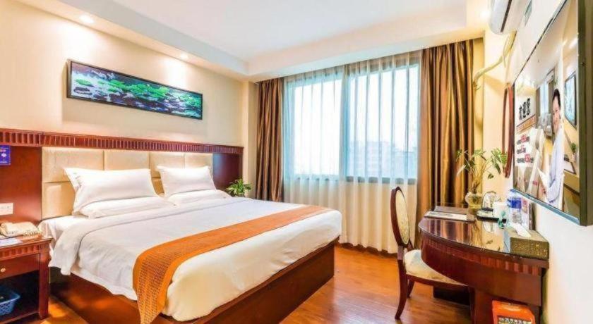 GreenTree Inn Guangzhou Baiyun International Airport Huaxi Road Express Hotel - Housity