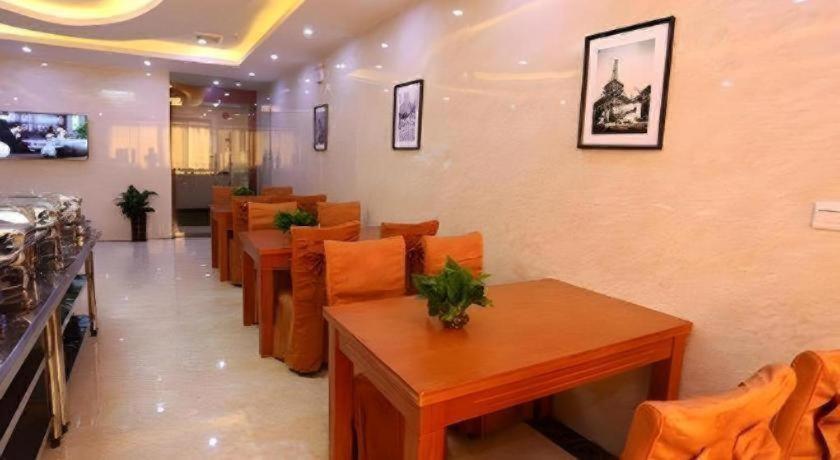 GreenTree Inn Guangzhou Baiyun International Airport Huaxi Road Express Hotel - Housity