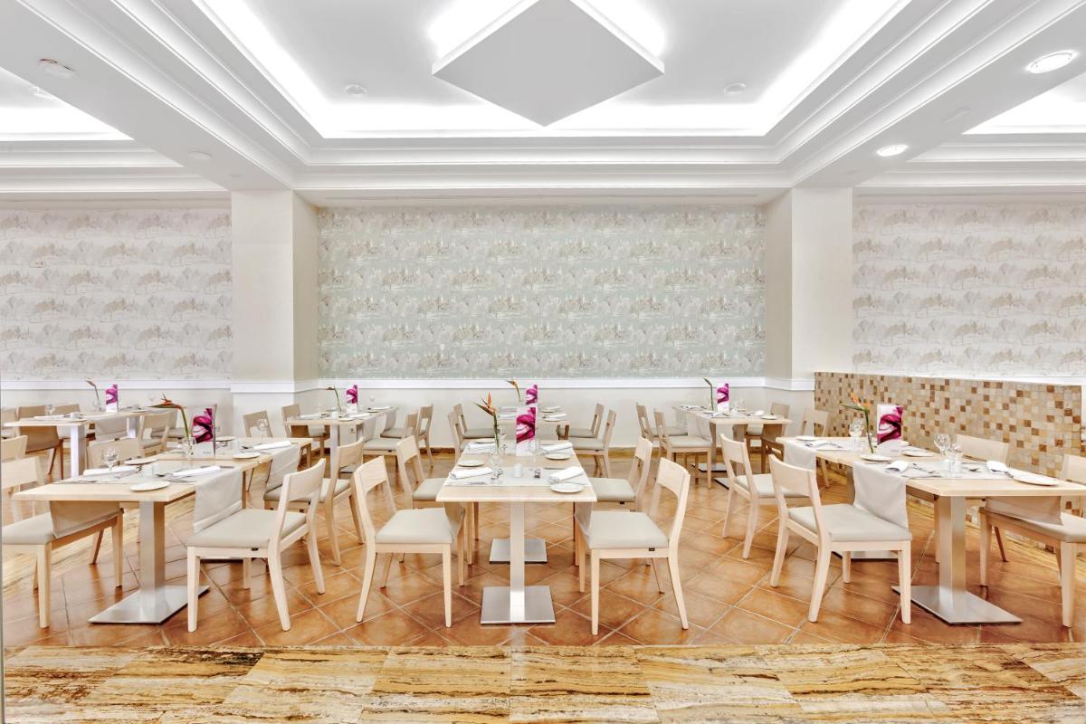 Un restaurante o sitio para comer en Occidental Jandía Playa