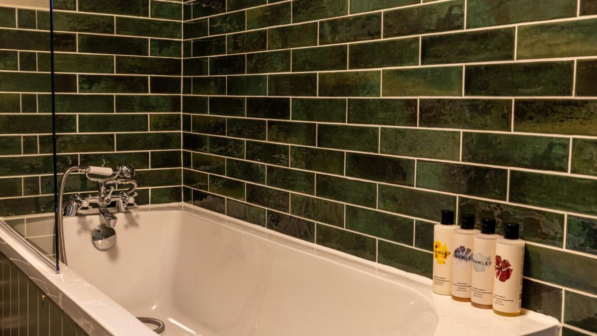 Black Lion Hotel Richmond - Housity