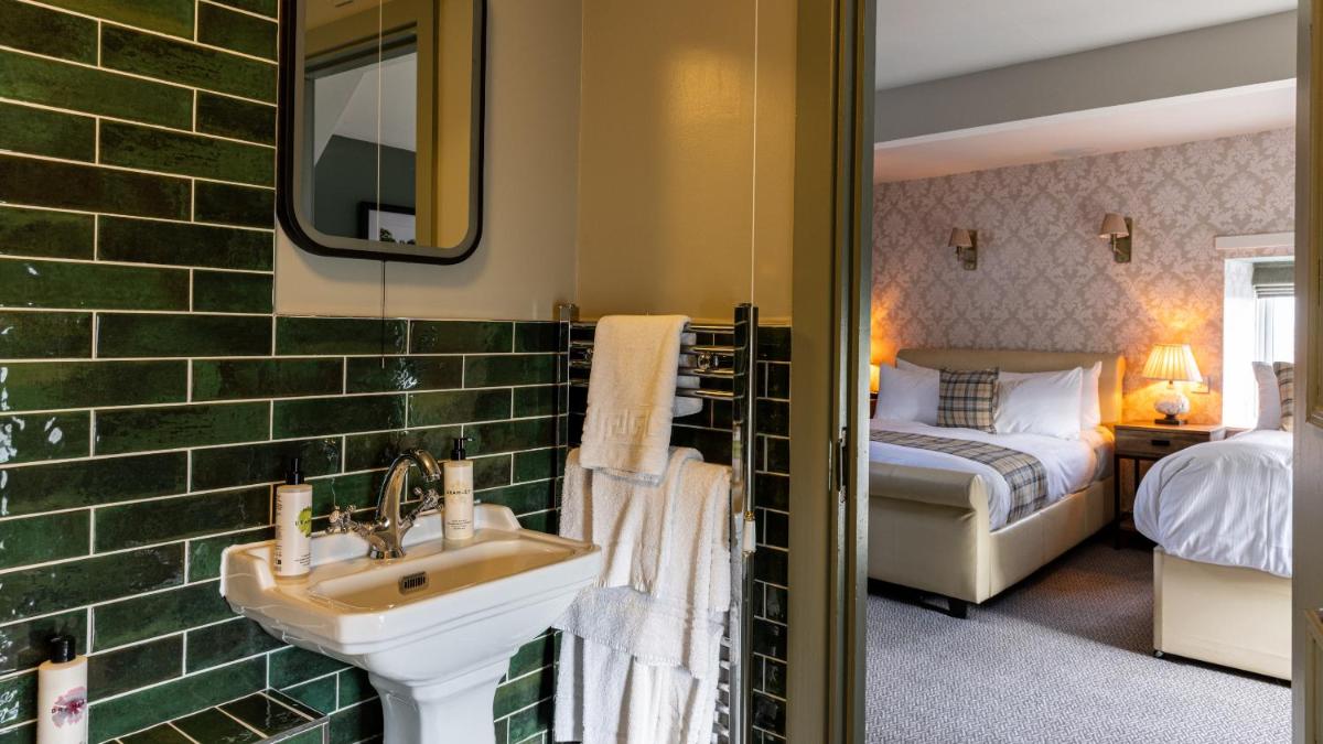 Black Lion Hotel Richmond - Housity