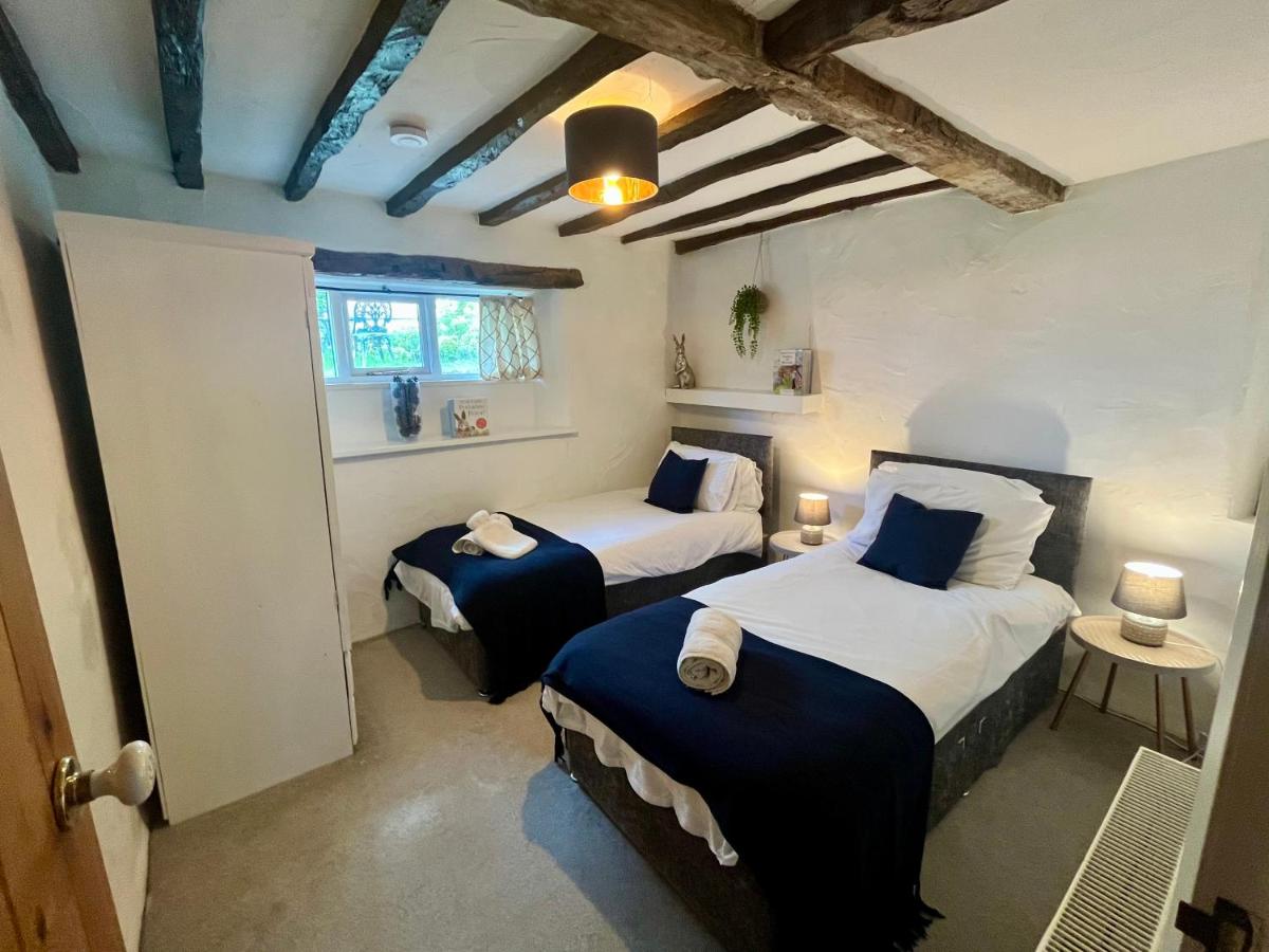 The Old Post Office, Cosy Grade II listed 2 bed apartment Windermere - Housity