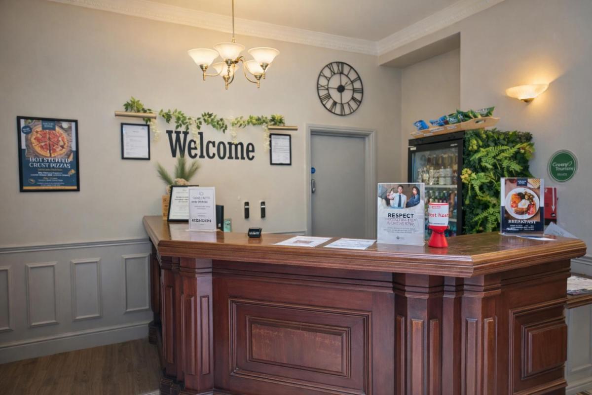 The County Hotel - Housity