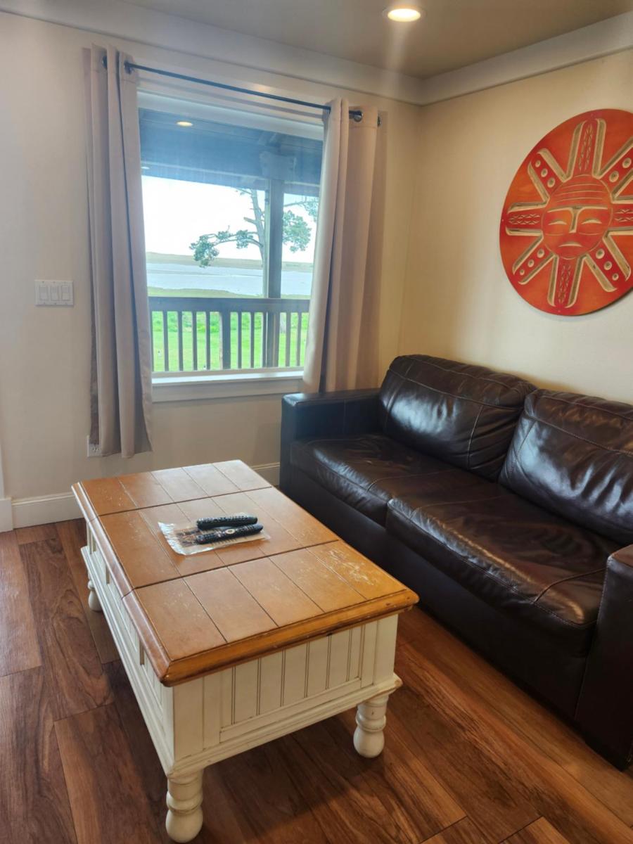 Tradewinds On The Bay - Housity