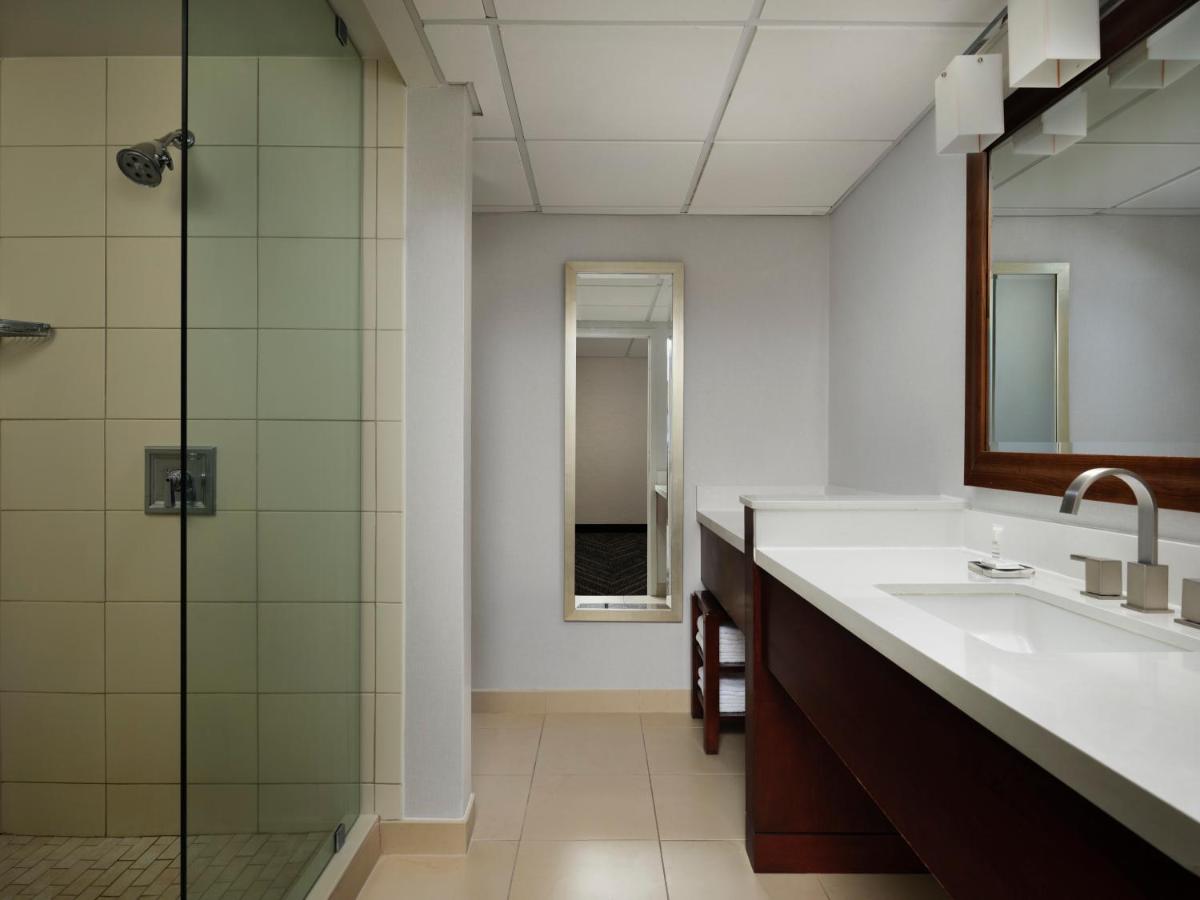 Minneapolis Marriott Northwest Hotel & Conference Center - Housity