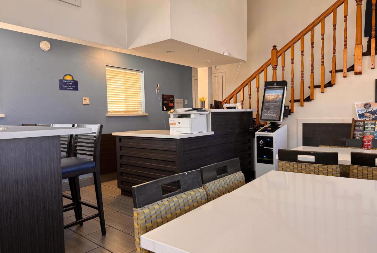 Days Inn by Wyndham Bishop - Housity